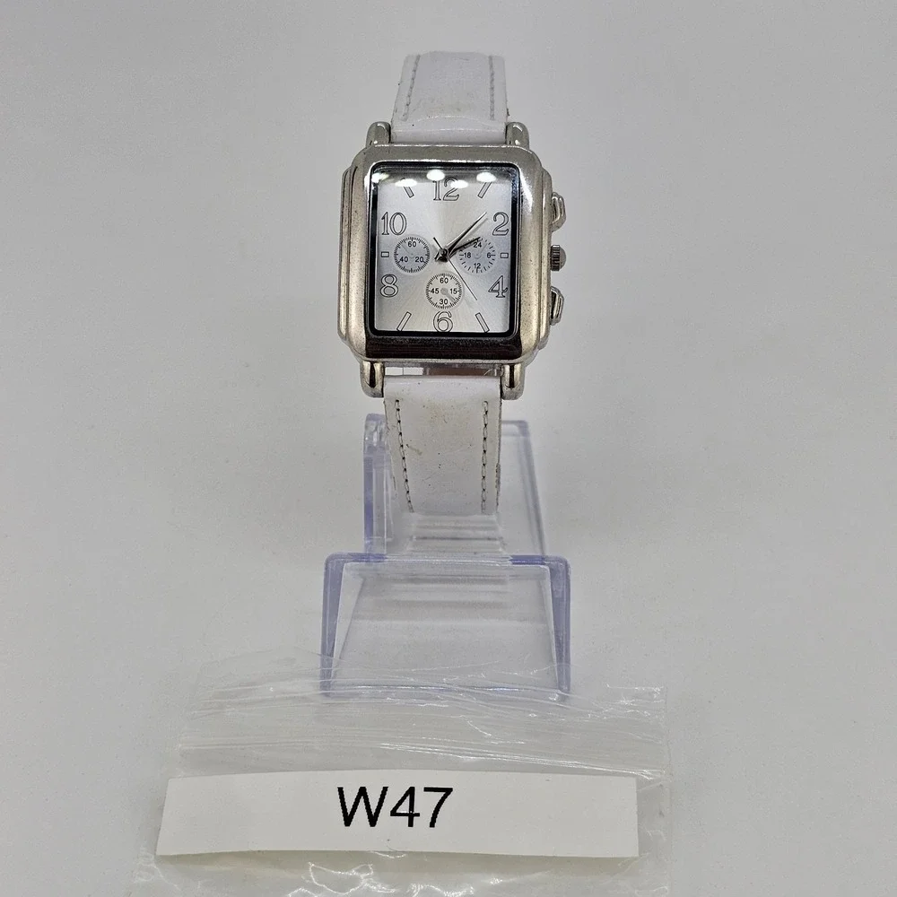 34MM Women's Watch Gray Dial White Faux Leather‎ Bands New Battery